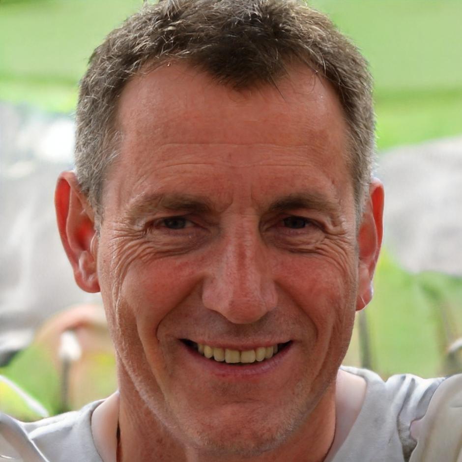 Ritratto di Filippo Santangelo, autore di gialli ambientati in Sicilia